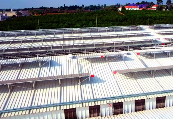 מערכות סולאריות על גגות בתעשייה