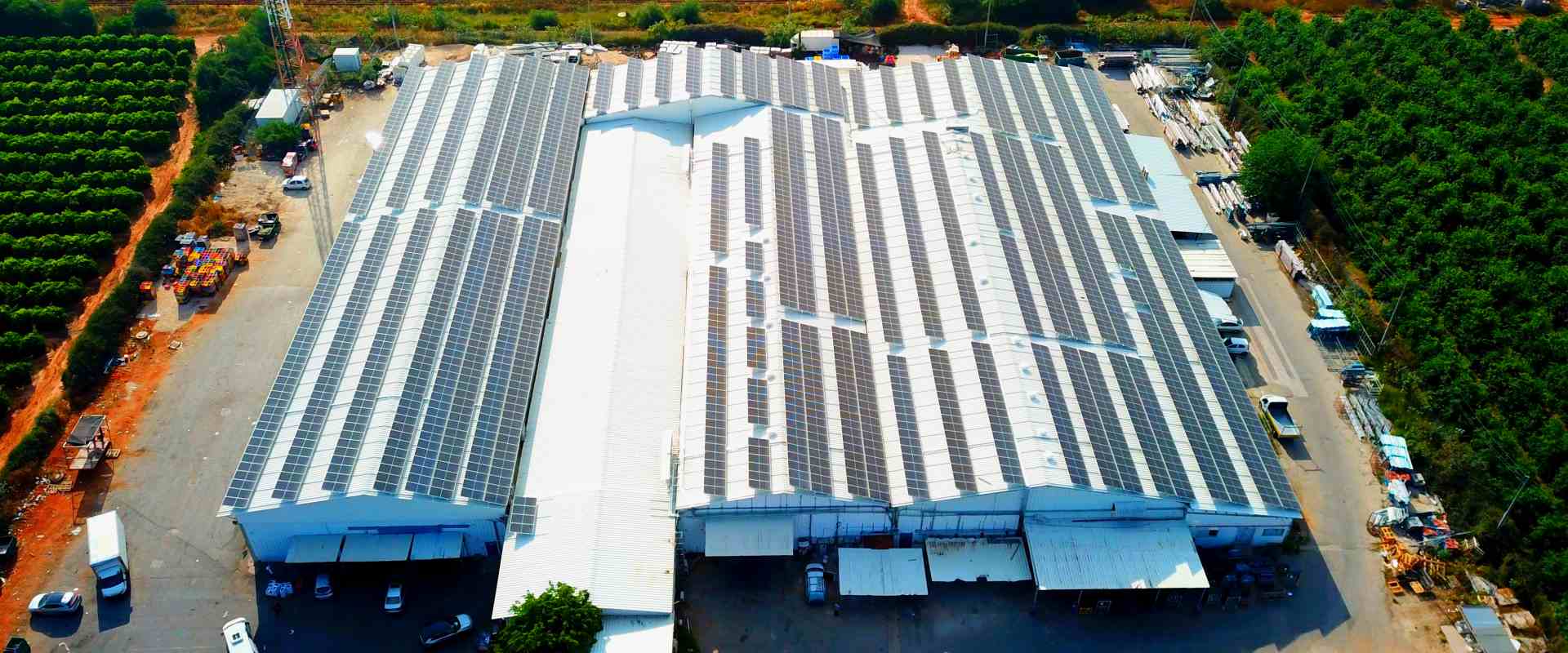 מערכות סולאריות על גגות בתעשייה | מערכות סולאריות מסחריות