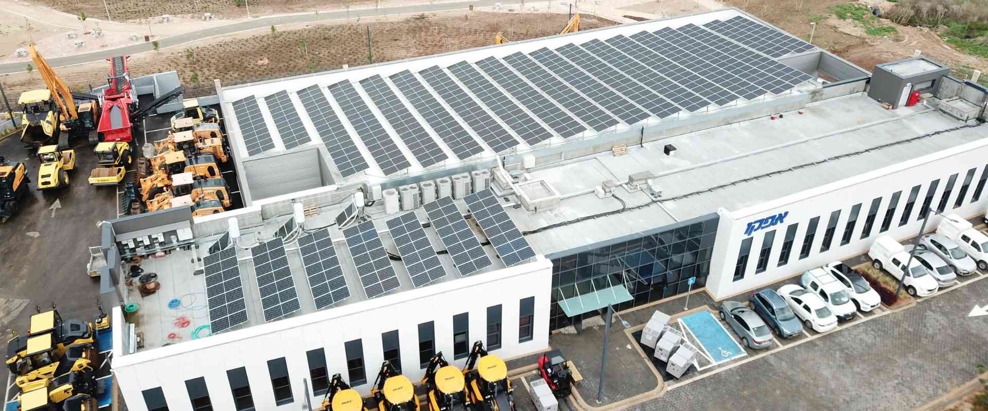 מערכת סולארית עסקית על גגות מפעלים